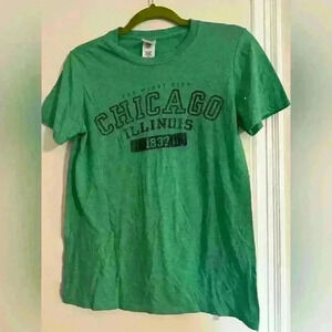 Women’s Chicago - The Windy City - 1937 - Green Graphic Tee Sz: petite small.